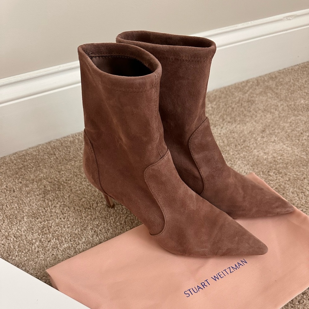 Stuart Weitzman size 8 booties